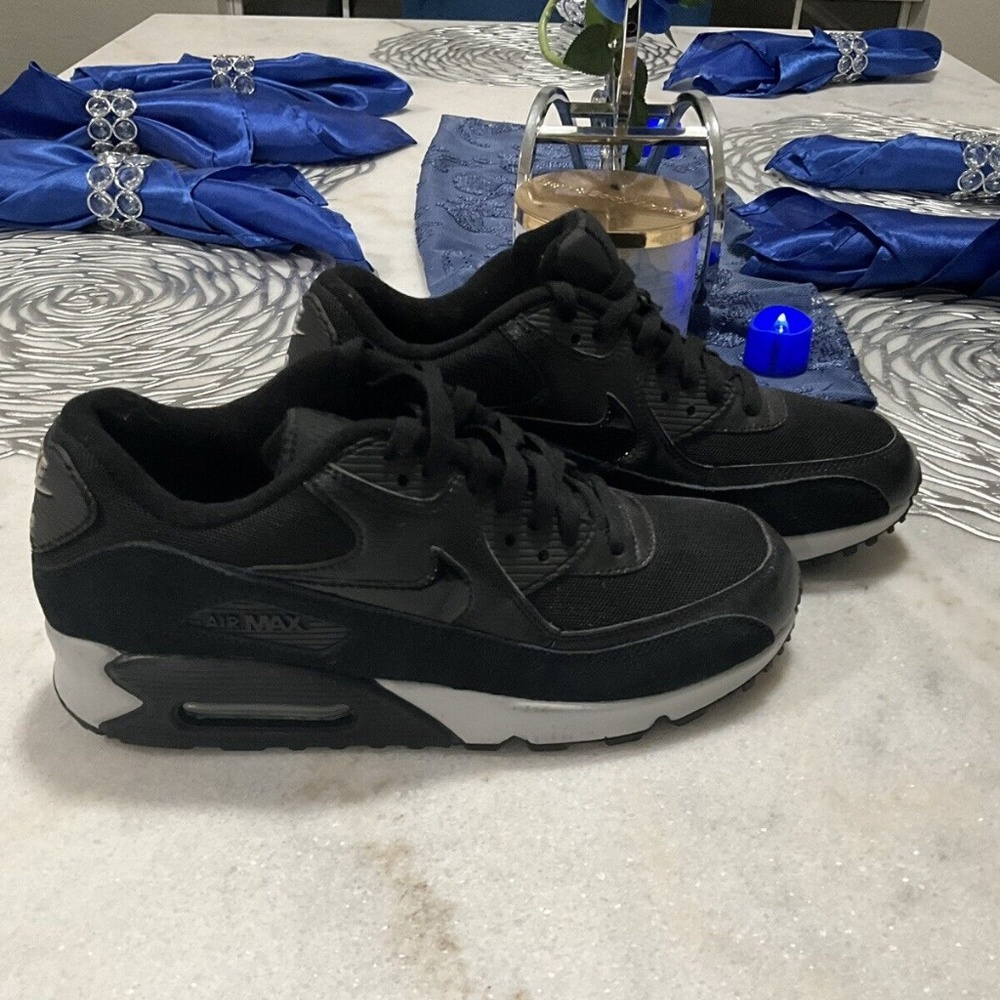 Women’s Size 9 - Nike Air Max Black And Gray